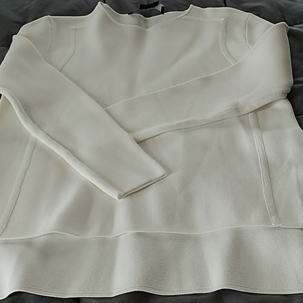 TY-LR designed in Australia White crew neck Top S - Picture 9 of 9